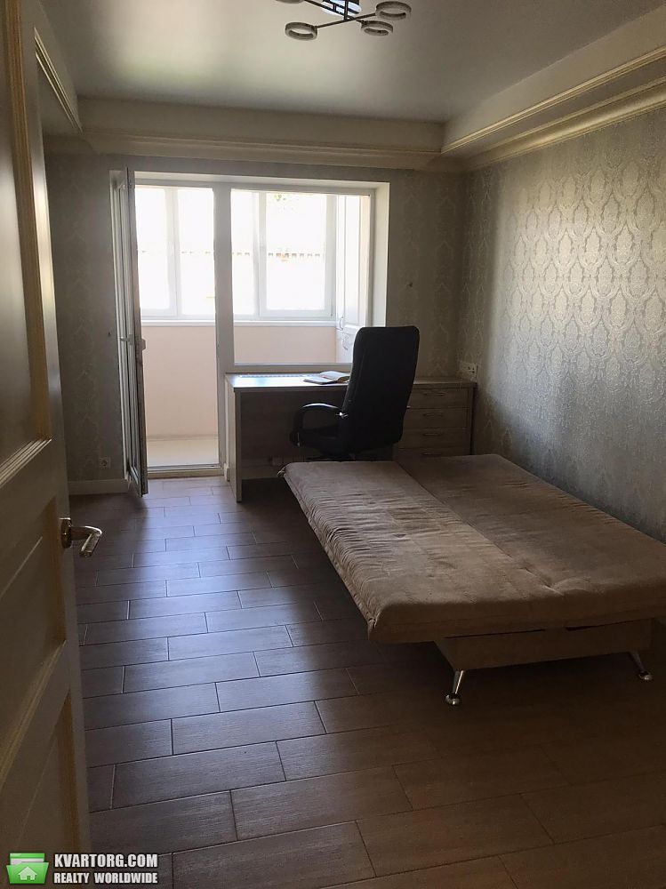 Rent out 3-room apartment. Киев,  Жилянская — photo 10