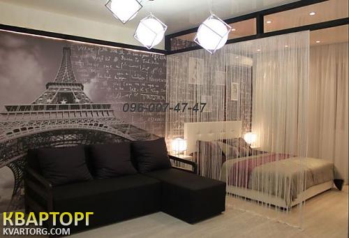 Rent out 2-room apartment. Киев,  Голосеевская — photo 1