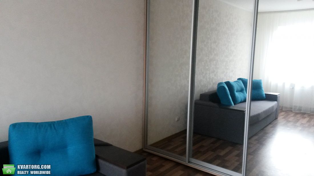 Rent out 2-room apartment. Киев,  Гмыри — photo 2