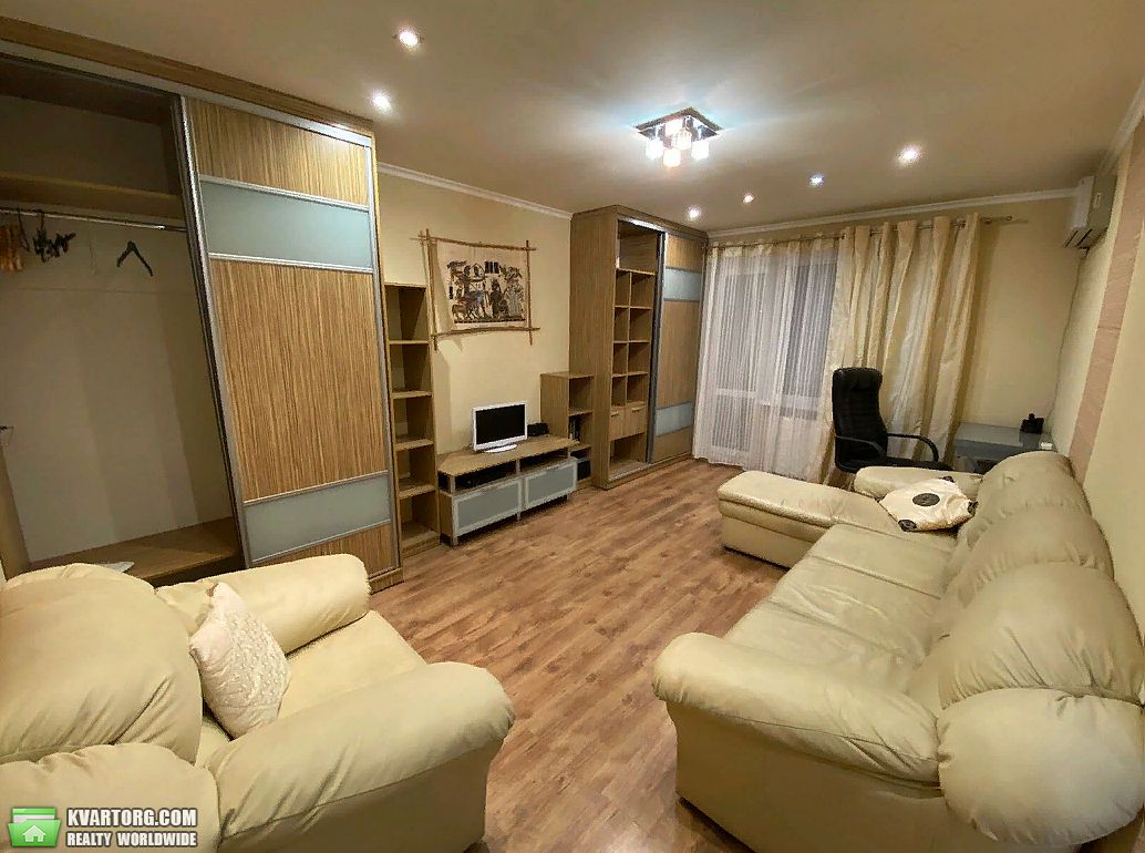 Rent out 1-room apartment. Киев, Приозерная — photo 1