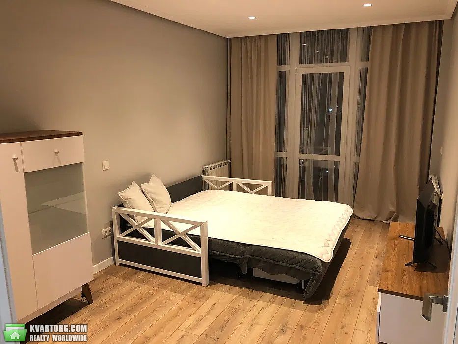 Rent out 1-room apartment. Львов, Чорновола — photo 1