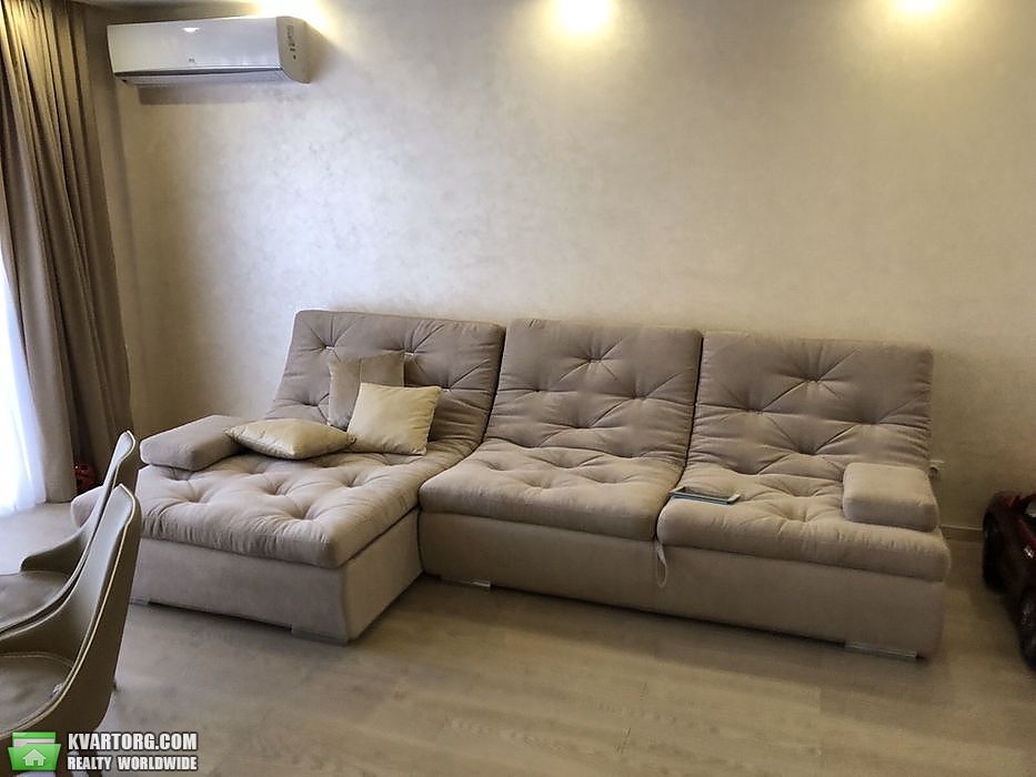 Sell 3-room apartment. Киев,  Метрологическая — photo 1