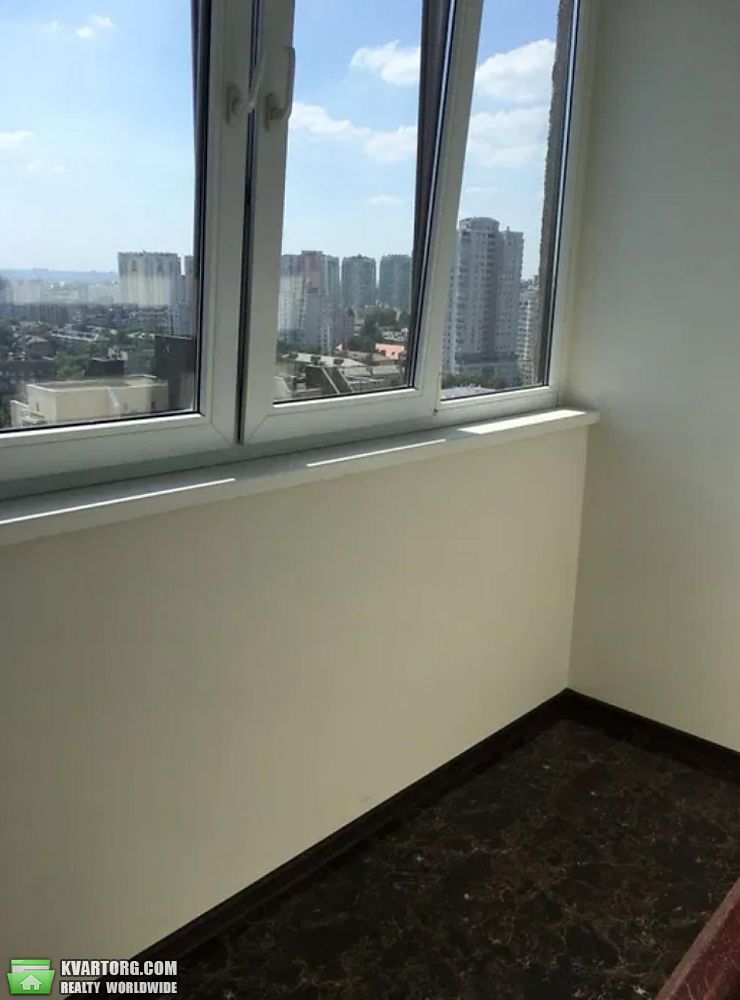 Rent out 2-room apartment. Киев,  Соломенская — photo 10