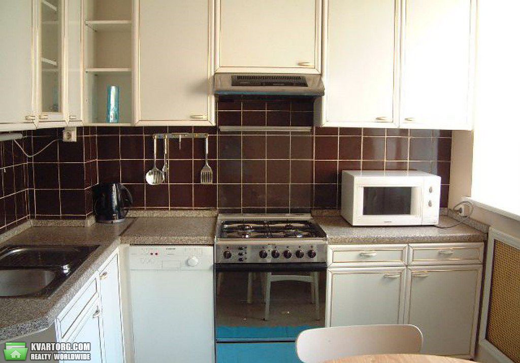 Rent out 2-room apartment. Киев, Соломенская — photo 3