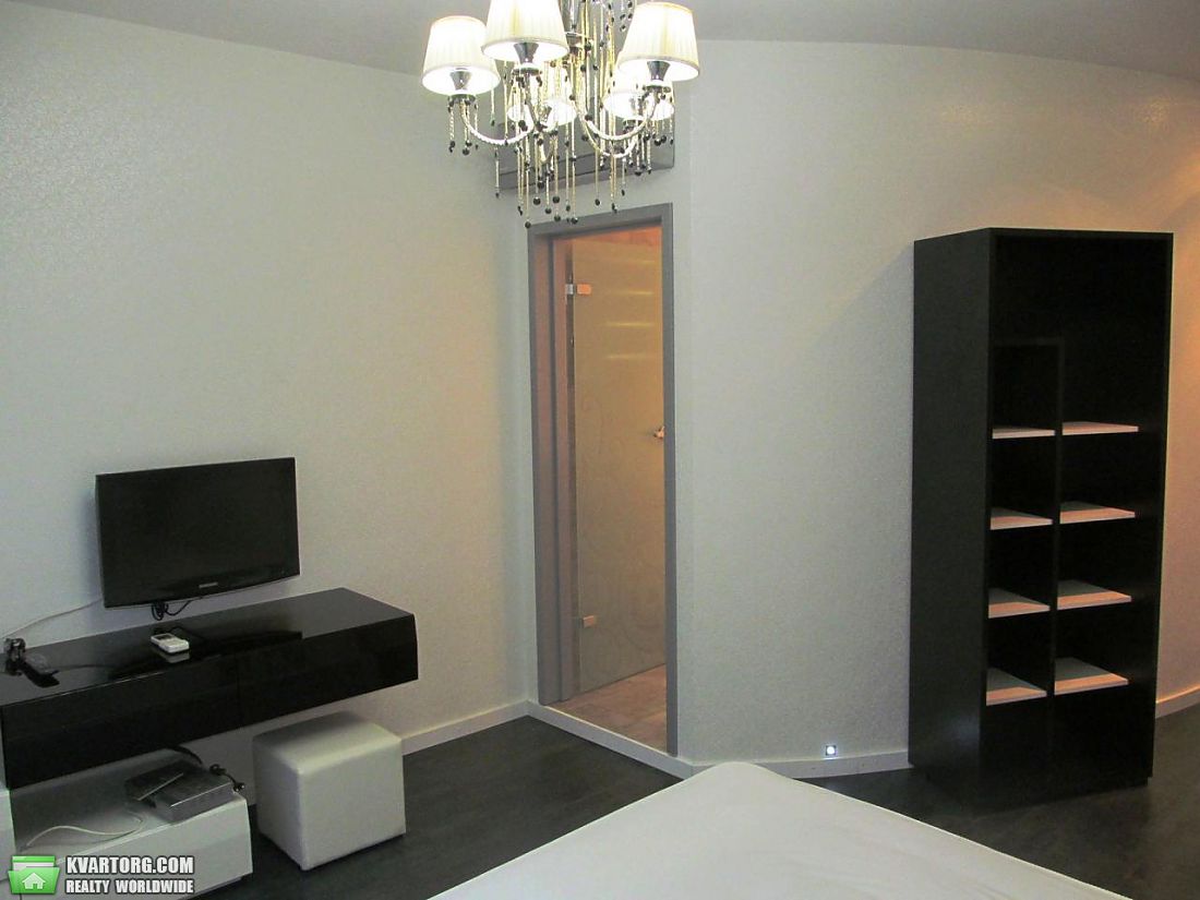 Rent out 3-room apartment. Киев,  Леонтовича — photo 7
