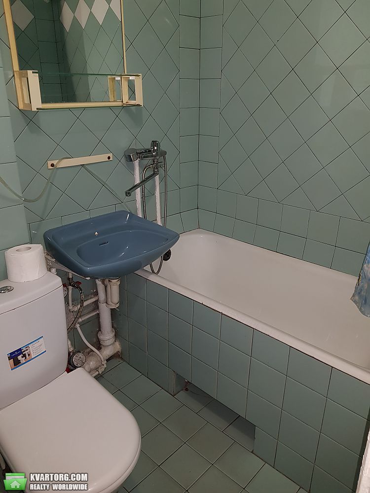 Rent out 1-room apartment. Киев,  Салютная — photo 4