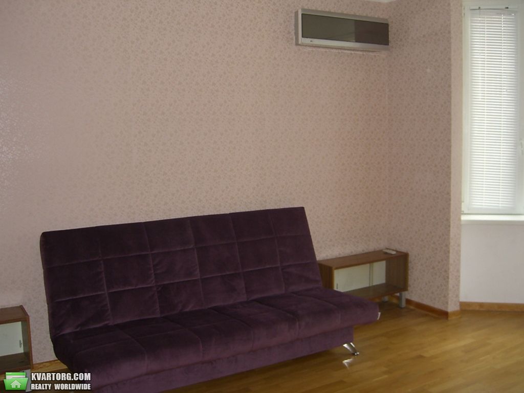 Rent out 1-room apartment. Киев,  Осенняя — photo 2