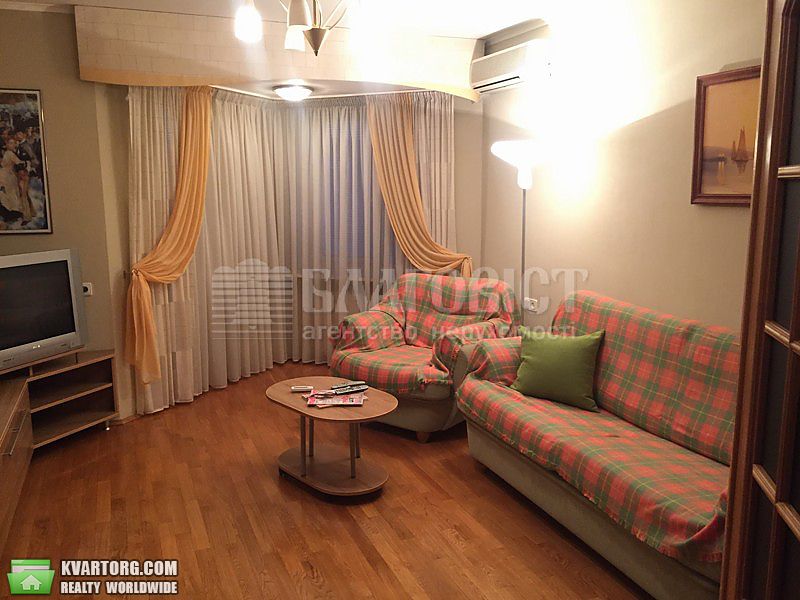 Rent out 2-room apartment. Киев,  Нижний Вал — photo 1