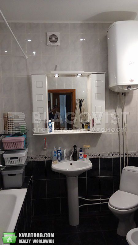 Rent out 2-room apartment. Киев, Жилянська — photo 7