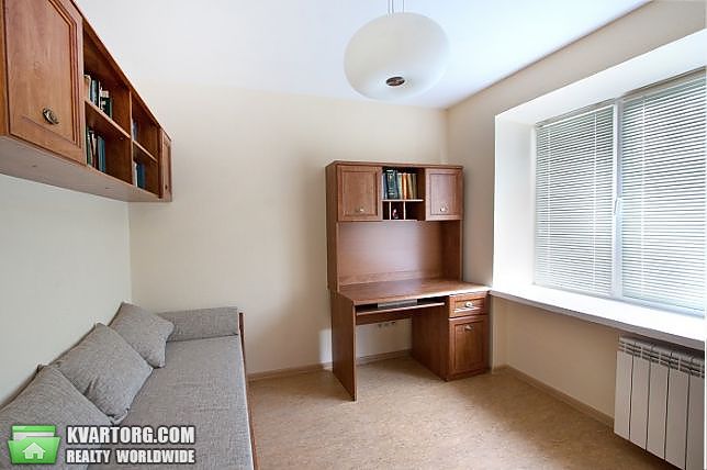 Rent out 3-room apartment. Киев,  Салютная — photo 5