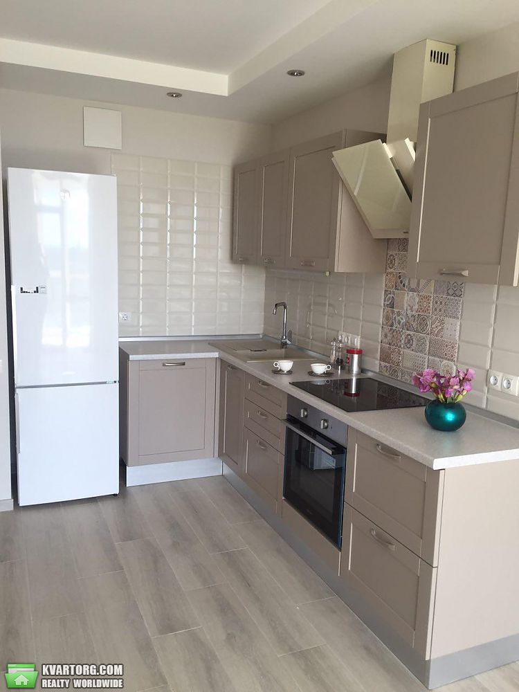 Rent out 2-room apartment. Киев,  Петрицкого — photo 1