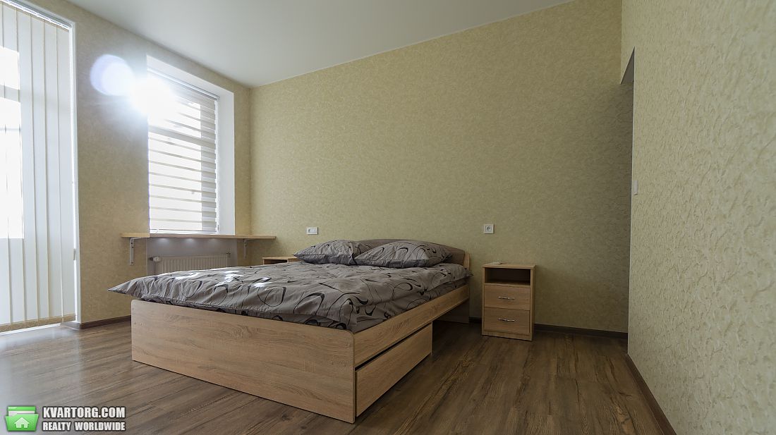 Rent out 2-room apartment. Чернигов, проспект победы — photo 4