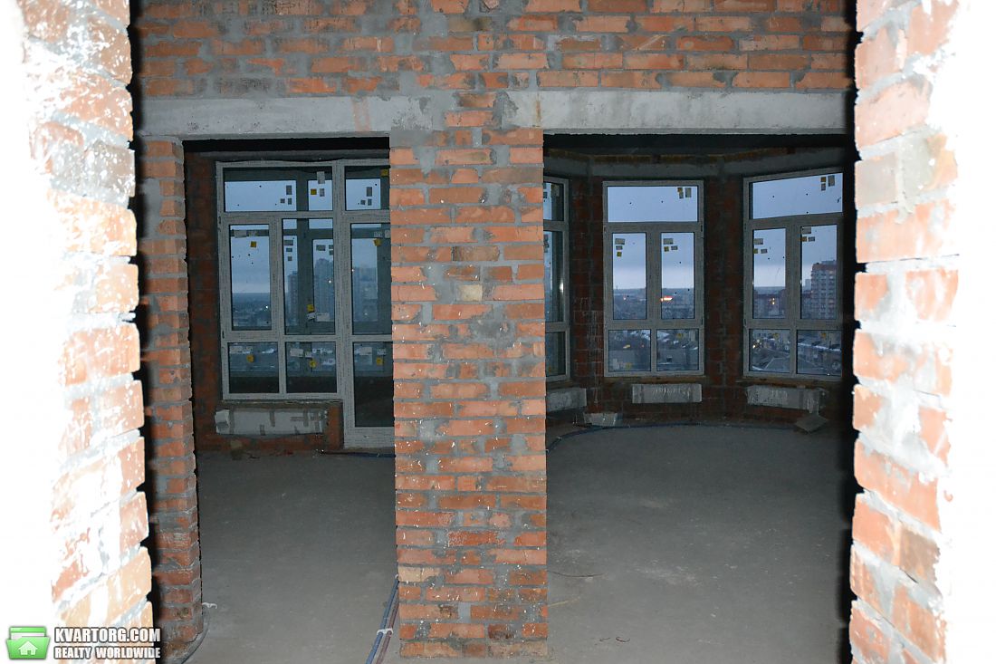 Sell 4-room apartment. Киев,  Строителей — photo 1