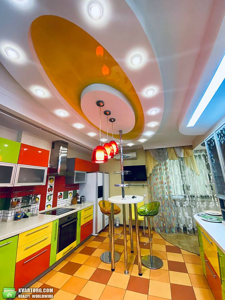 Rent out 4-room apartment. Киев,  ул. Старонаводницкая — photo 10