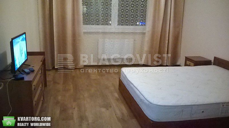 Rent out 1-room apartment. Киев,  Воскресенская — photo 1