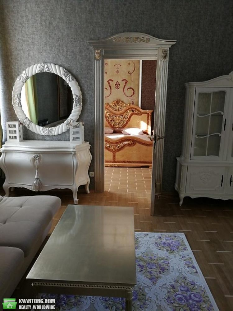 Rent out 2-room apartment. Киев,  Лютеранская — photo 2