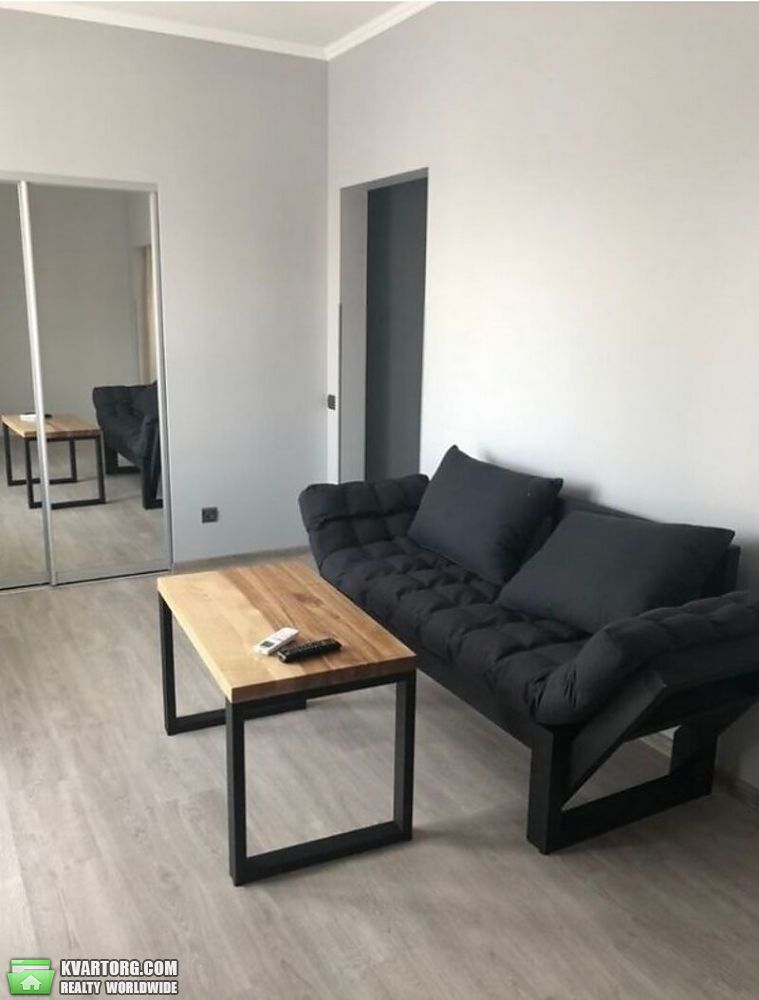 Rent out 1-room apartment. Киев,  Большая Васильковская — photo 1