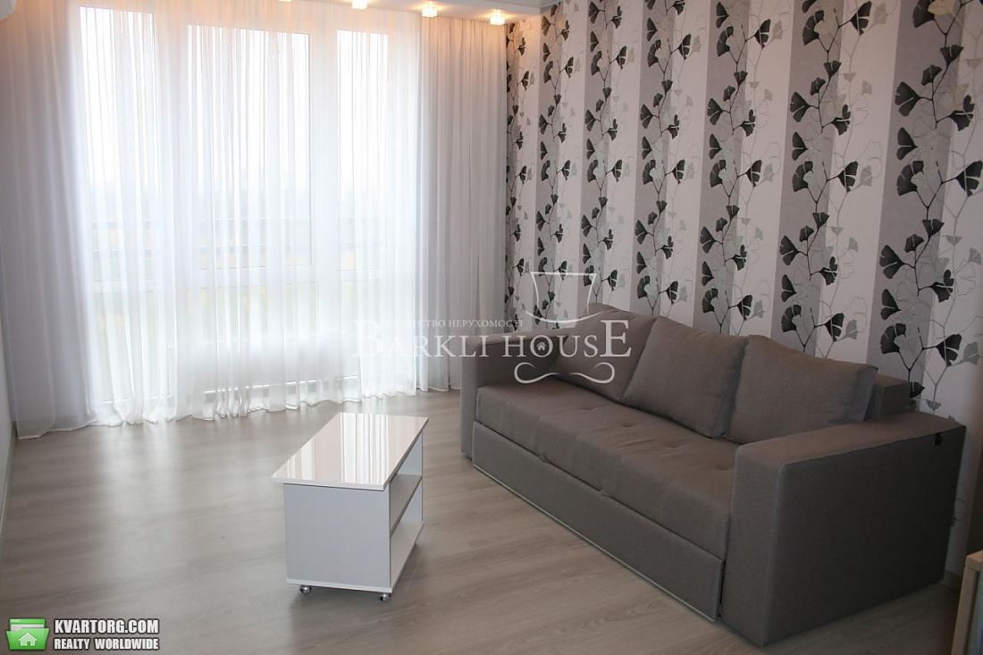 Rent out 1-room apartment. Киев,  Петрицкого — photo 1