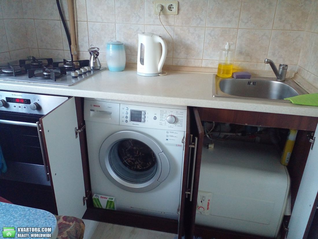 Rent out 1-room apartment. Киев,  Курнатовского — photo 1