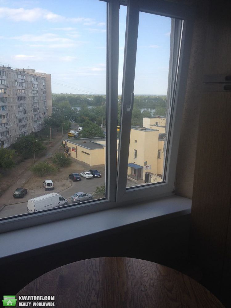 Rent out 3-room apartment. Киев, Приречная — photo 8