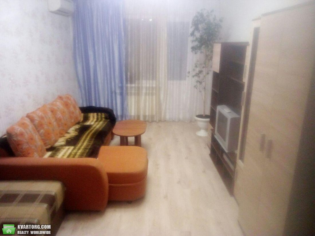 Rent out 2-room apartment. Киев,  Чавдар — photo 3