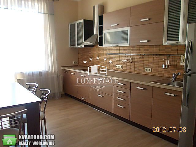 Rent out 2-room apartment. Киев,  Соломенская — photo 1
