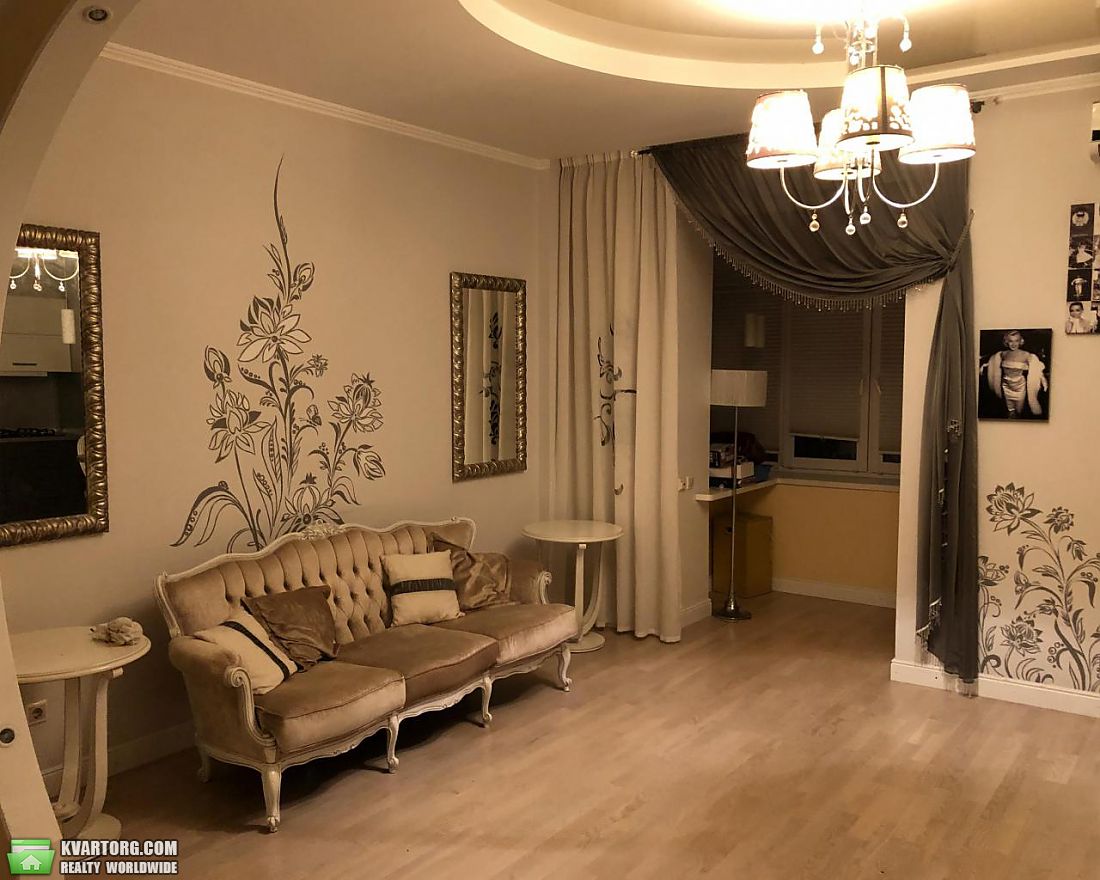 Rent out 2-room apartment. Киев,  Тарасовская — photo 1