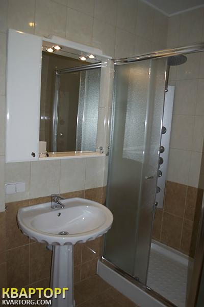 Rent out 2-room apartment. Киев, Жилянская — photo 5