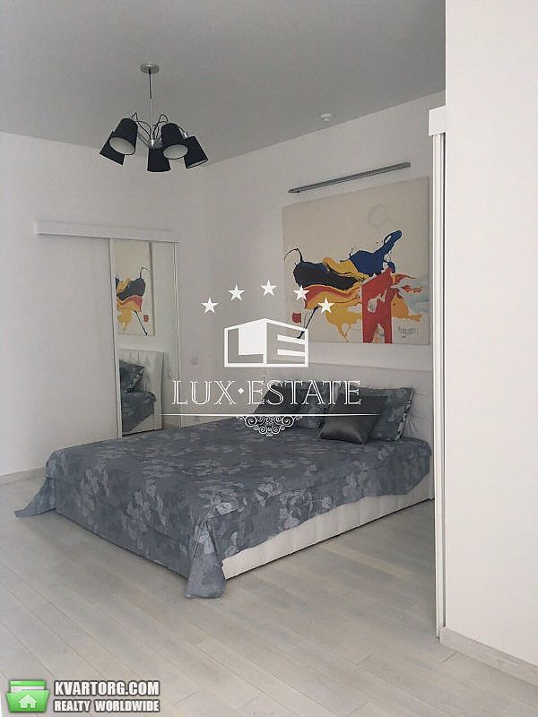 Rent out 2-room apartment. Киев,  Щорса — photo 3