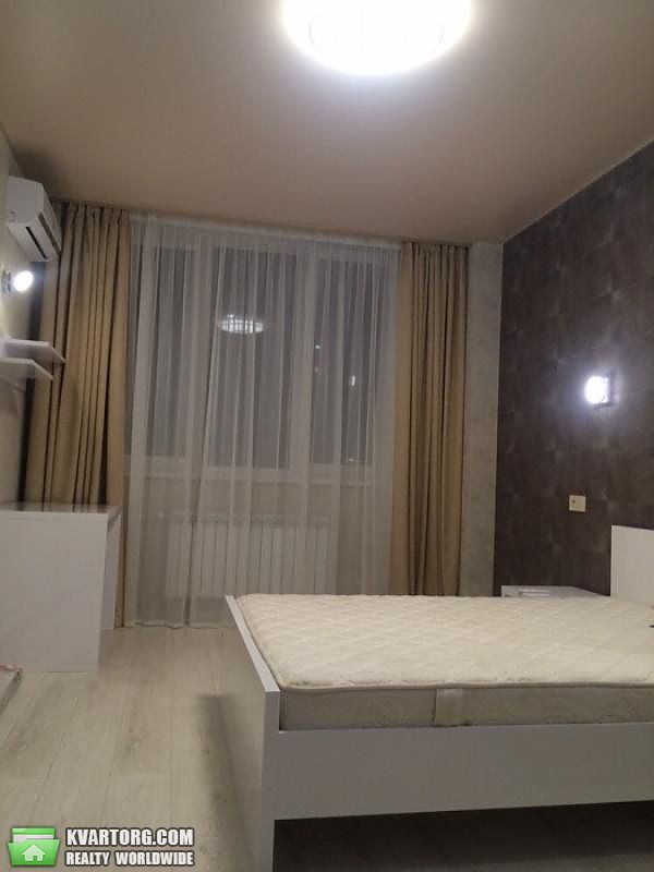 Rent out 3-room apartment. Киев,  Эрнста — photo 10