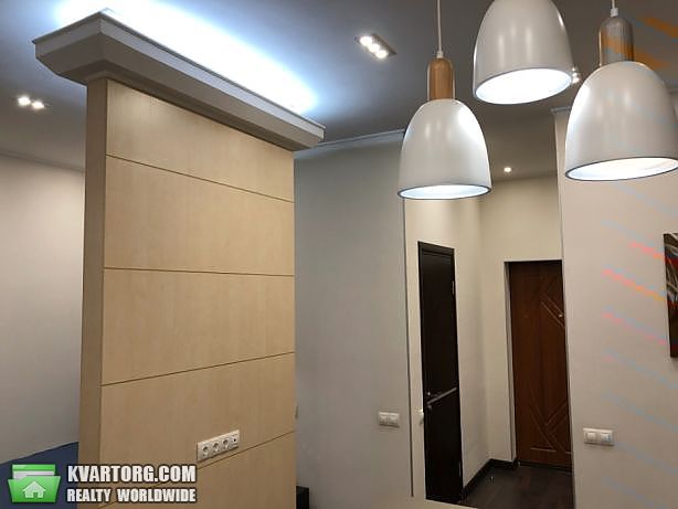 Rent out 1-room apartment. Киев,  Жилянская — photo 4