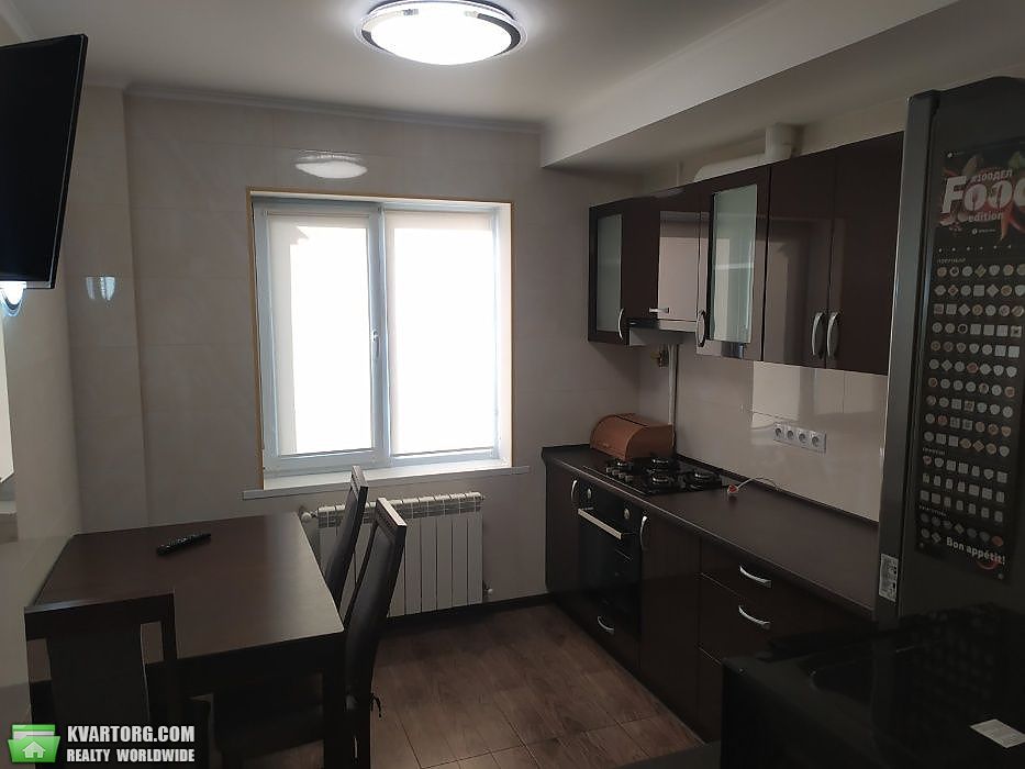 Rent out 2-room apartment. Киев,  Героев Днепра — photo 1