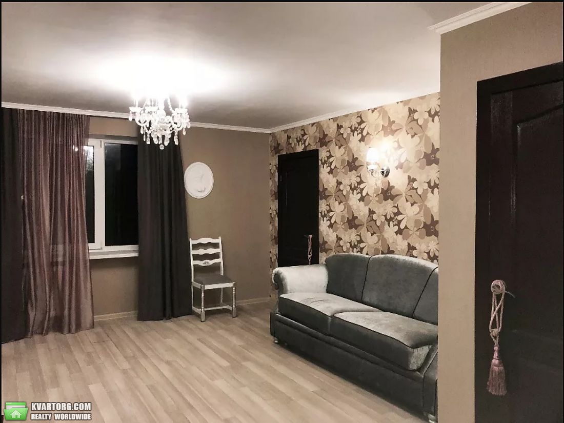Rent out 3-room apartment. Киев, Левандовская — photo 1