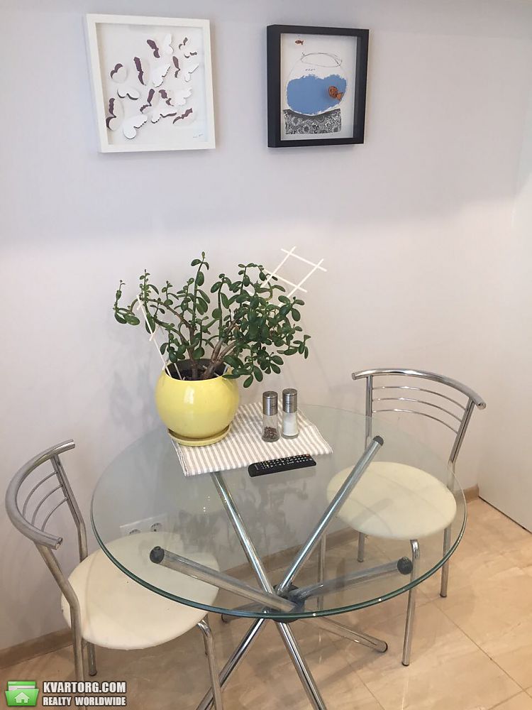 Rent out 2-room apartment. Киев,  Севастопольская — photo 4