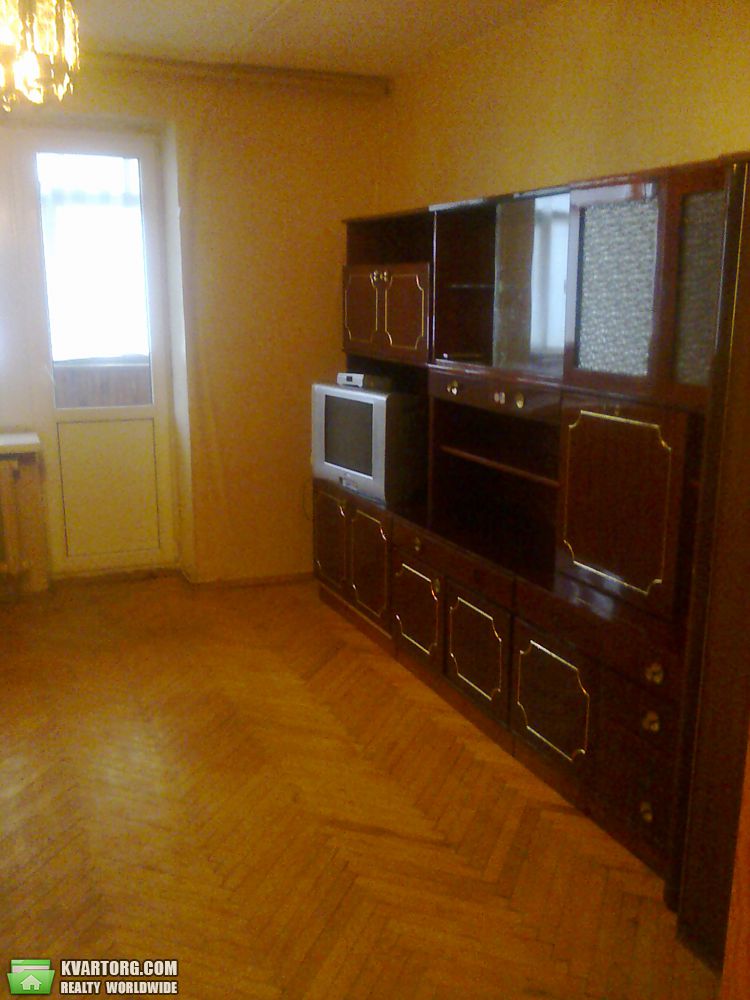 Rent out 1-room apartment. Киев, Шалом-Алейхема — photo 1