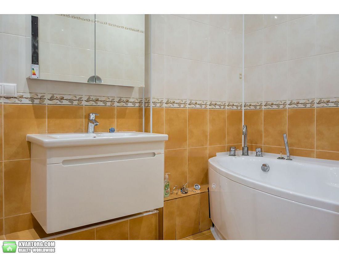 Rent out 3-room apartment. Киев,  Павловская — photo 9