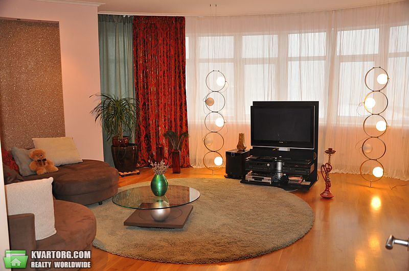 Rent out 4-room apartment. Киев,  Старонаводницкая — photo 1