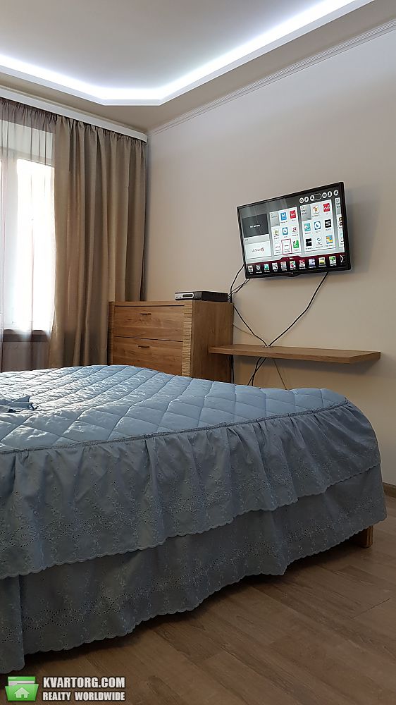 Rent out 2-room apartment. Киев,  Соломенская — photo 9