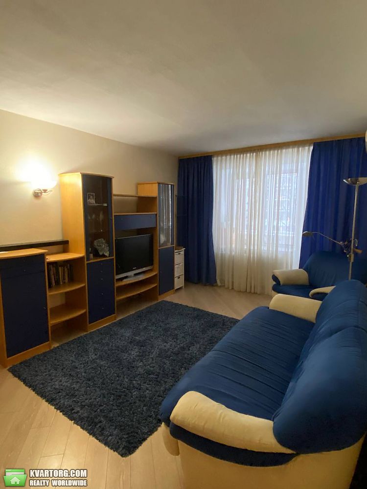 Rent out 3-room apartment. Киев,  Чешская — photo 1