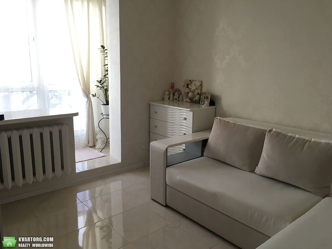 Sell 2-room apartment. Киев,  Радужная — photo 1
