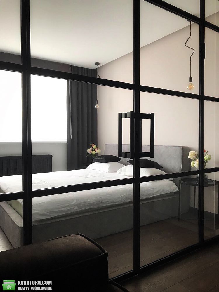 Rent out 1-room apartment. Киев,  Мельникова — photo 1