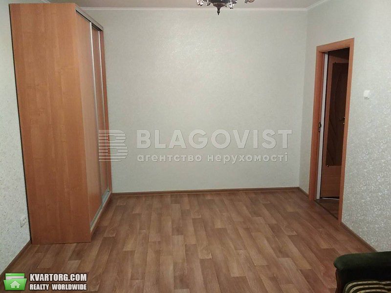 Rent out 2-room apartment. Киев,  Харьковское шоссе — photo 1