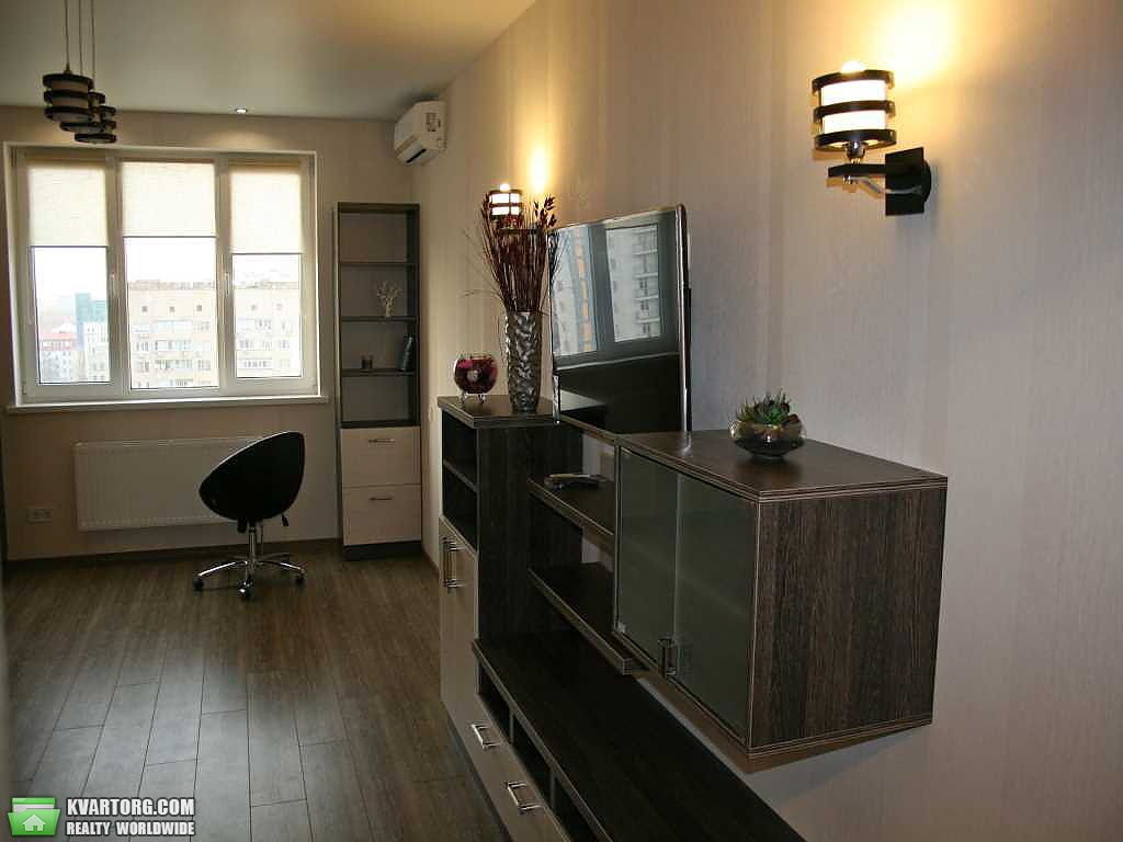 Rent out 2-room apartment. Киев, Мельникова — photo 6