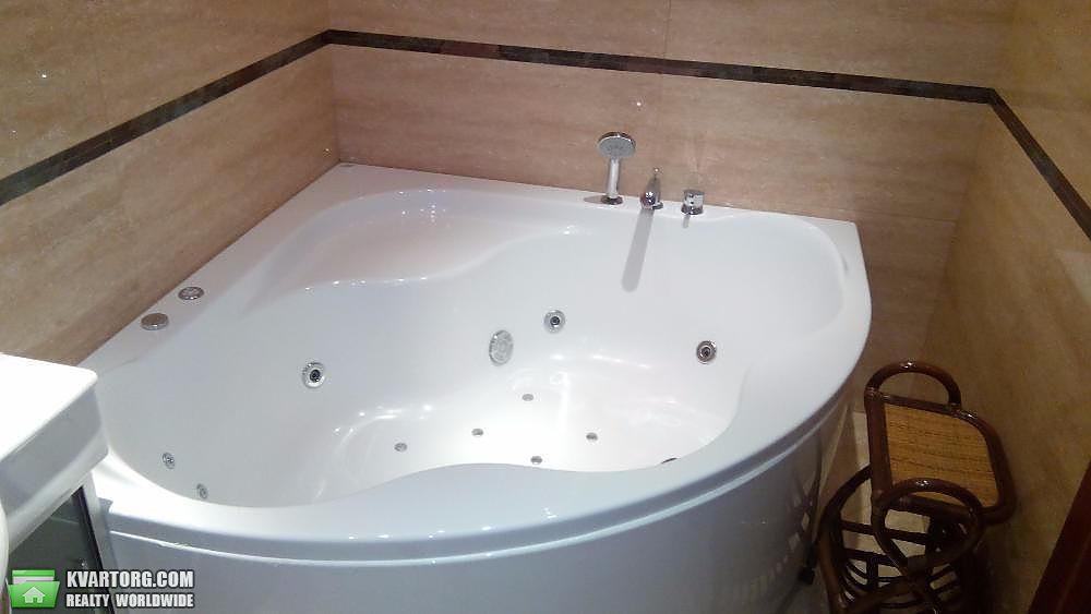 Rent out 3-room apartment. Киев,  Салютная — photo 2