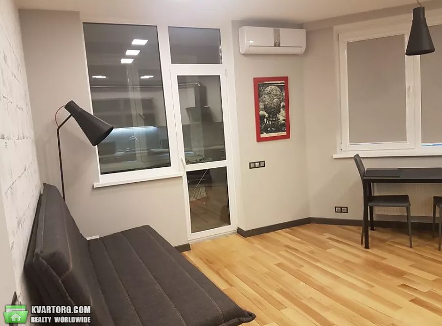 Rent out 1-room apartment. Киев, ул.Вышгородская — photo 1