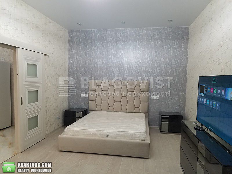 Rent out 1-room apartment. Киев, Коновальця Євгена — photo 1