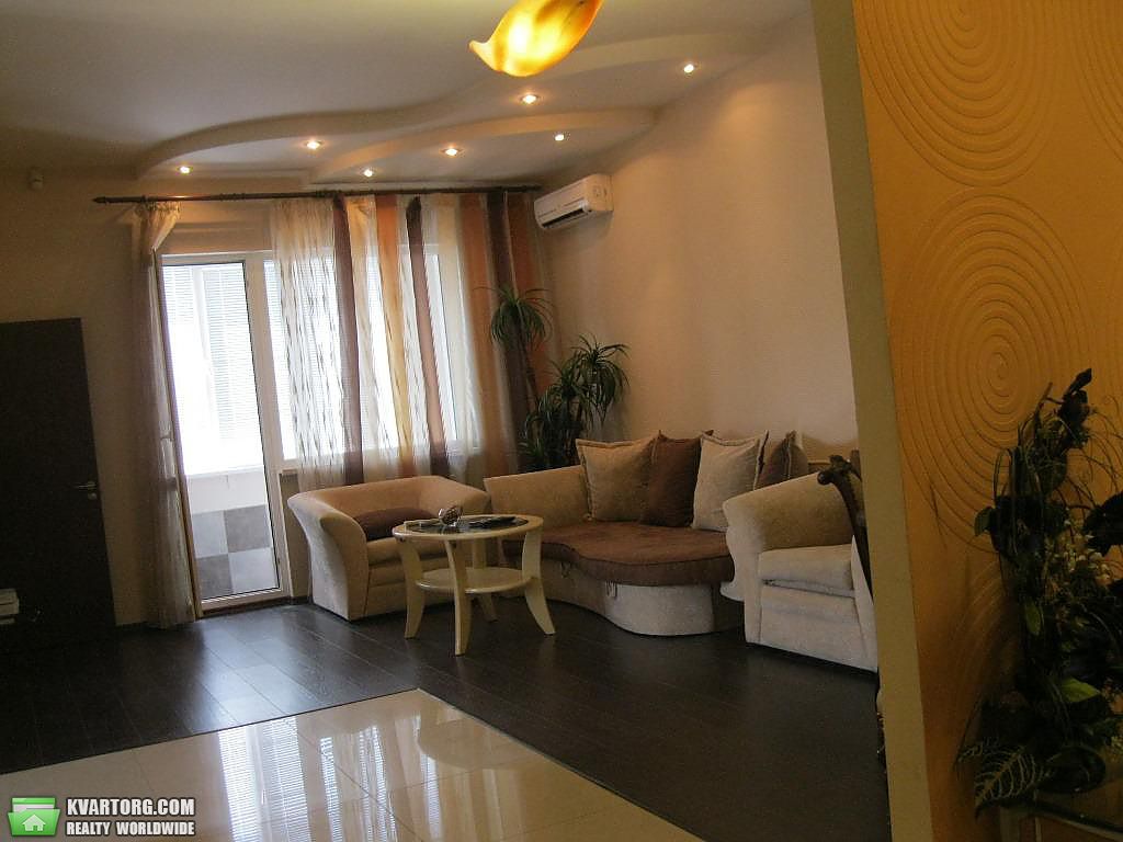 Rent out 2-room apartment. Киев,  Саксаганского — photo 1