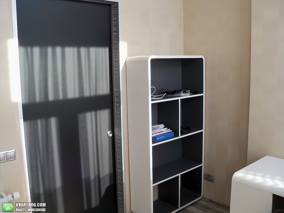 Rent out 2-room apartment. Киев, Регенераторная — photo 10