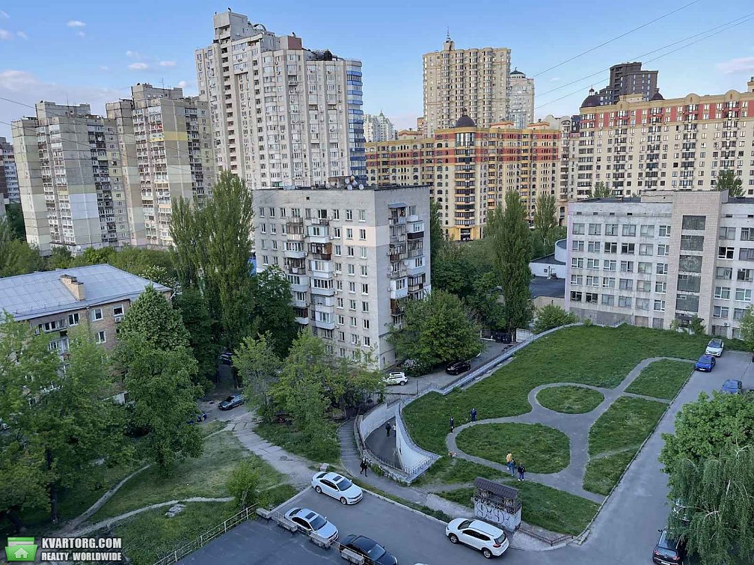 Rent out 1-room apartment. Киев, Казарменная — photo 1