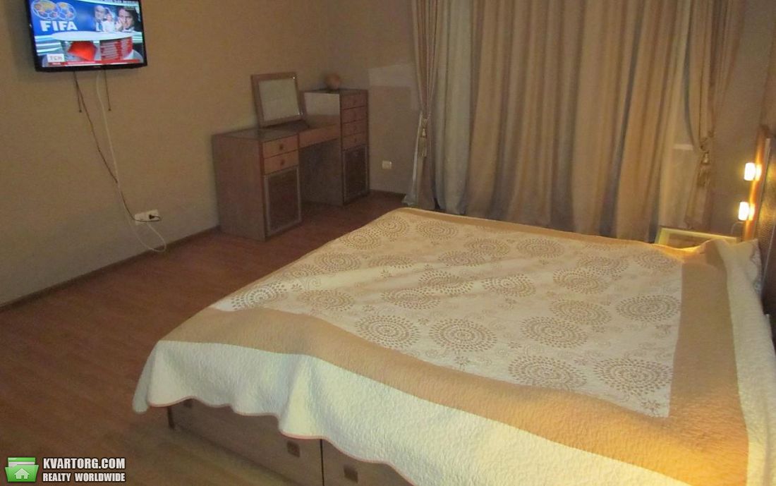 Rent out 3-room apartment. Киев,  Львовская — photo 8